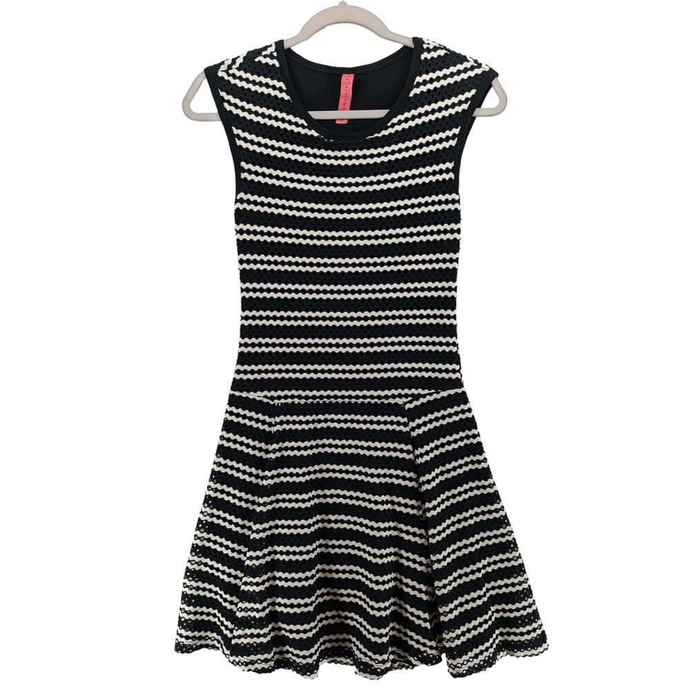 Eight Sixty Fit‎ Flare Dress Small Black White Striped Stretch Knit Skater Micro